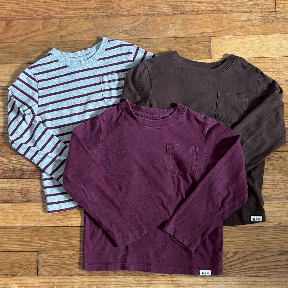 Bundle of gap shirts